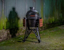 The Bastard Keramikgrill Classic Medium - Complete - Schwarz Glänzend - Modell 2023 23 The Bastard Keramikgrill Classic Medium - Complete - Schwarz Glänzend - Modell 2023 -Outdoor-Grillladen The Bastard Classic Medium Complete Kamadogrill