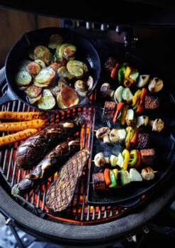 The Bastard Keramikgrill Urban Medium - Complete - Schwarz Matt - Modell 2023 -Outdoor-Grillladen The Bastard Medium Grillflaeche Pfanne