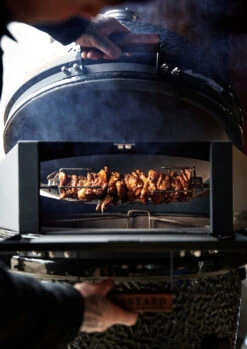 The Bastard Rotisserie & Pizza Set Medium Inkl. Drehspieß Und Pizzastein -Outdoor-Grillladen The Bastard Pizzaofen Klappe BB818