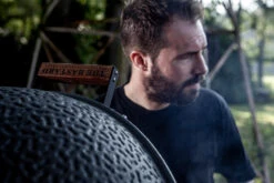 The Bastard Keramikgrill Urban Large - Complete - Schwarz Matt - Modell 2023 25 The Bastard Keramikgrill Urban Large - Complete - Schwarz Matt - Modell 2023 -Outdoor-Grillladen The Bastard Urban Large Keramikgrill matter Look