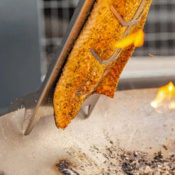 Fennek Flammlachshalterung Aus Edelstahl Mit Zubehör Und Tasche -Outdoor-Grillladen fennek edelstahl flammlachshalter detail