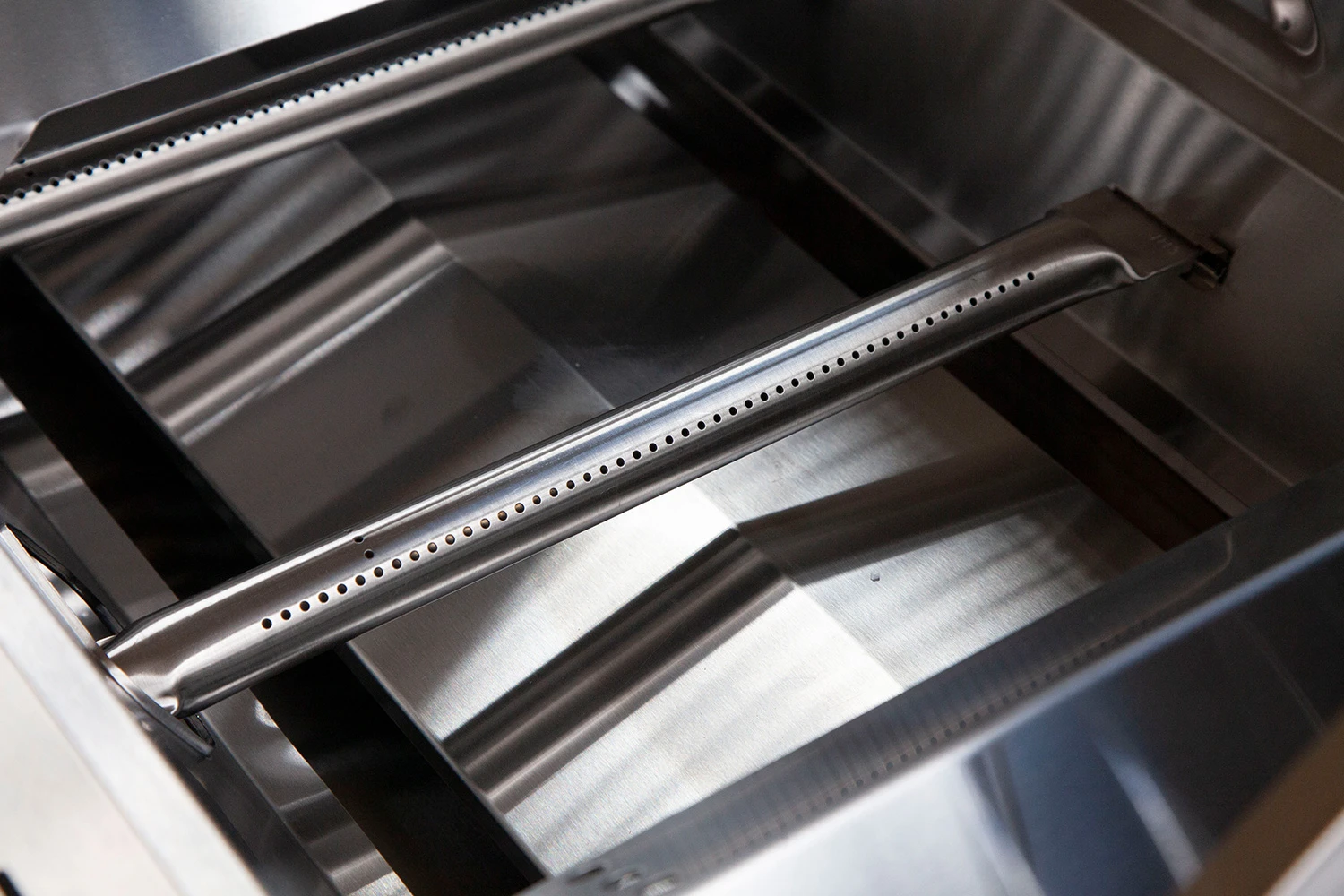 Grillfürst G401G 4-Brenner Einbaugrill - Eintracht Frankfurt Edition - Gusseisenroste 6 Grillfürst G401G 4-Brenner Einbaugrill - Eintracht Frankfurt Edition - Gusseisenroste – Bild 6