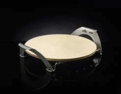 Napoleon PRO Pizzastein Mit Halterung Und Spießen - Auslaufartikel -Outdoor-Grillladen napoleon pro pizzastein halterung spiesse 70 1