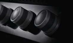 Napoleon Rogue 425 Gasgrill - All Black - Mit Seitenbrenner - Hero Modell 2023 Mit Heckbrenner Inkl. Drehspieß Und Abdeckhaube -Outdoor-Grillladen napoleon rogue gasgrill drehregler