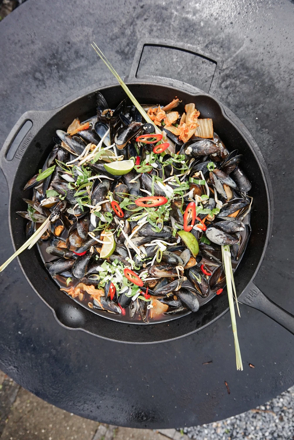 Petromax Feuerpfanne Gusseisen Fp40-t Mit Stiel 5 Petromax Feuerpfanne Gusseisen Fp40-t Mit Stiel – Bild 5