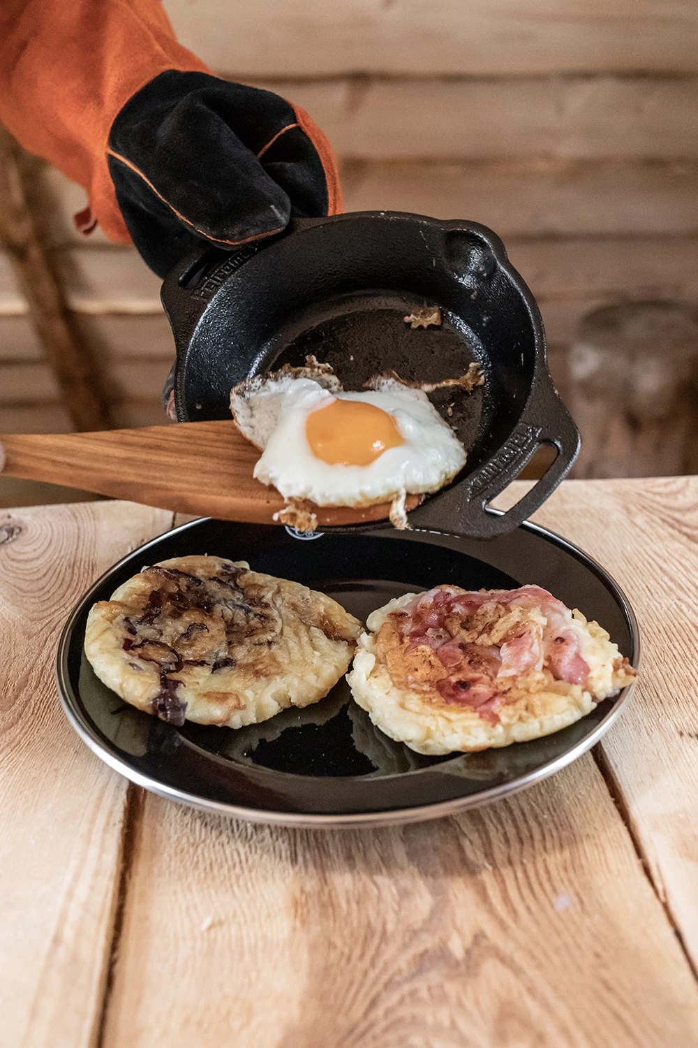 Petromax Feuerpfanne Gusseisen Fp15h-t Mit Zwei Henkeln 2 Petromax Feuerpfanne Gusseisen Fp15h-t Mit Zwei Henkeln – Bild 2