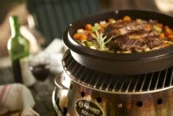 Petromax Ft6 Feuertopf Dutch Oven 5,5 L - Mit Füssen - X-DEAL Inkl. Deckelheber, Pflegepaste Und Kochlöffel -Outdoor-Grillladen petromax feuertopf ft6 12 1