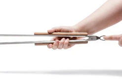 Petromax Grill- Und Kohlenzange (klein) 41 Cm 5 Petromax Grill- Und Kohlenzange (klein) 41 Cm -Outdoor-Grillladen petromax grillzange kohlenzange verriegelung za1